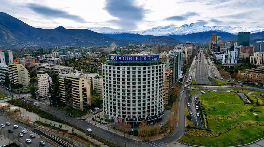 Hoteles Cumbres propone combinar Santiago y Atacama en un mismo viaje