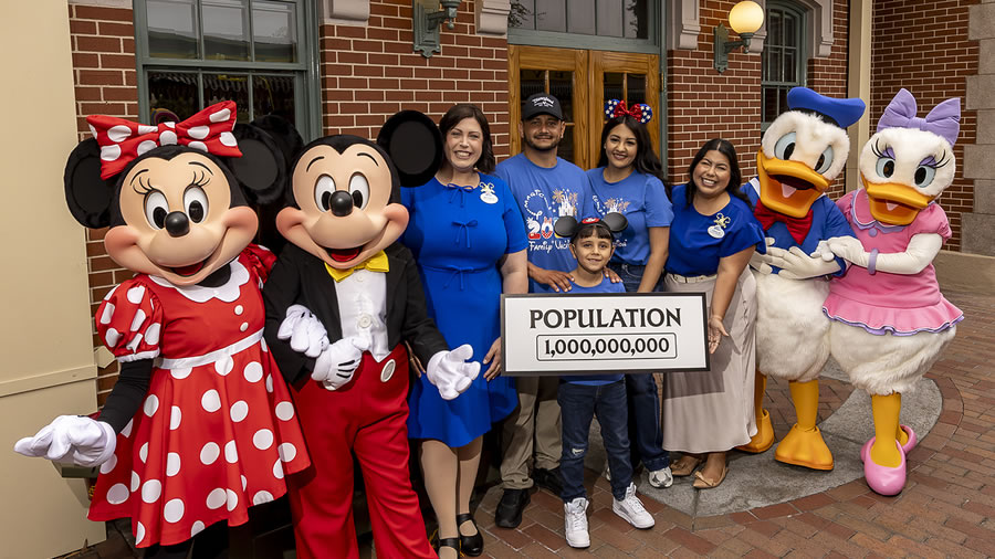 -Disneyland Resort da la bienvenida al visitante Billonésimo-