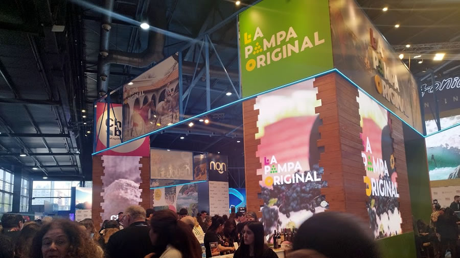 -La Pampa presenta en FIT 2026 sus circuitos salineros, vinos y propuestas de naturaleza-