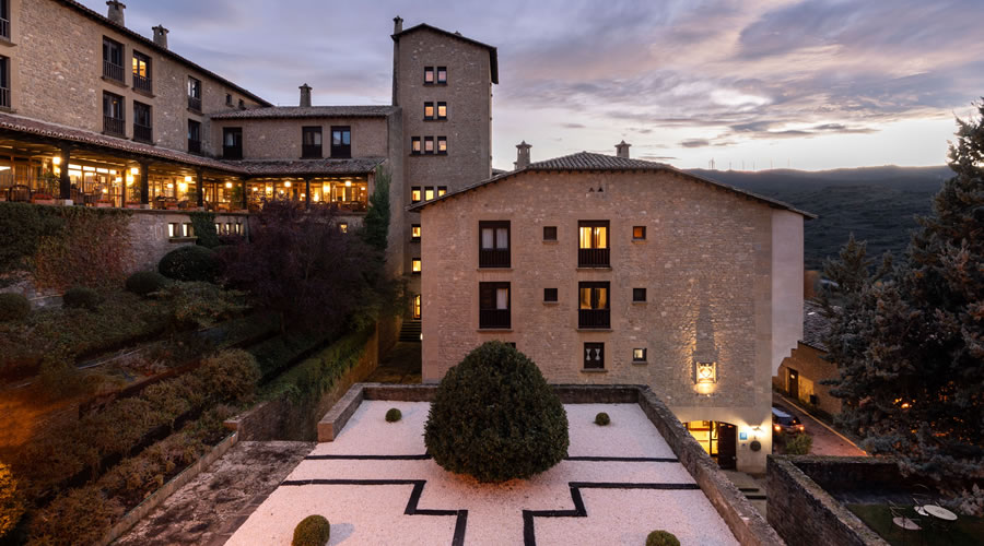 -El Parador de Sos del Rey Cat�lico reabre renovado y accesible-
