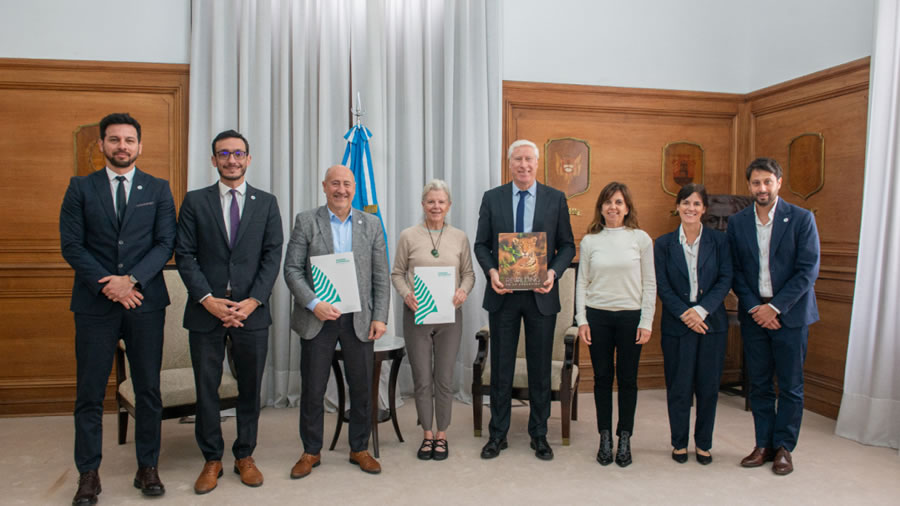 -Parques Nacionales y Rewilding Argentina renovaron su alianza en la gesti�n del Pque Nacional Iber�-