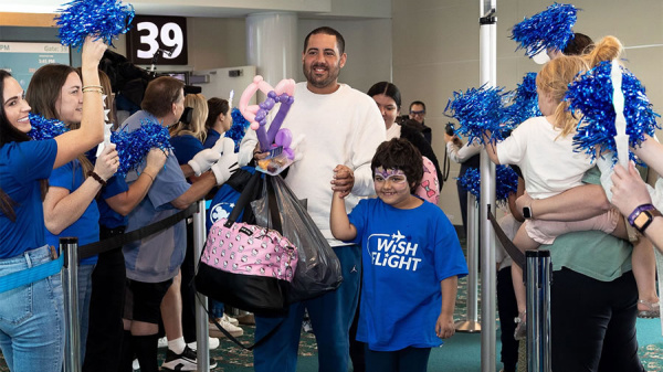 American Airlines, Disney y Make-A-Wish llevan a familias de la zona de Filadelfia a Walt Disney World Resort a bordo de Wish Flight
