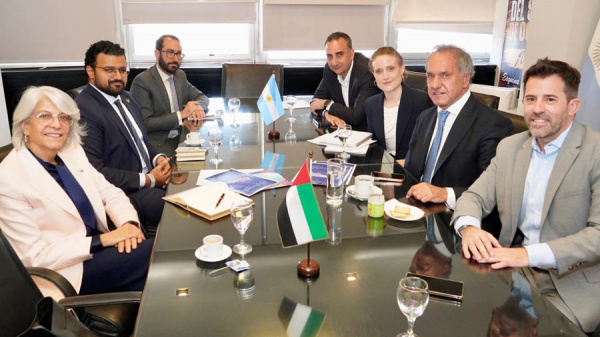 Scioli se reuni� con la nueva embajadora de Emiratos �rabes Unidos en Argentina