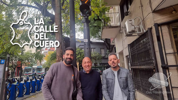 Los cueros de la calle Murillo junto al turismo